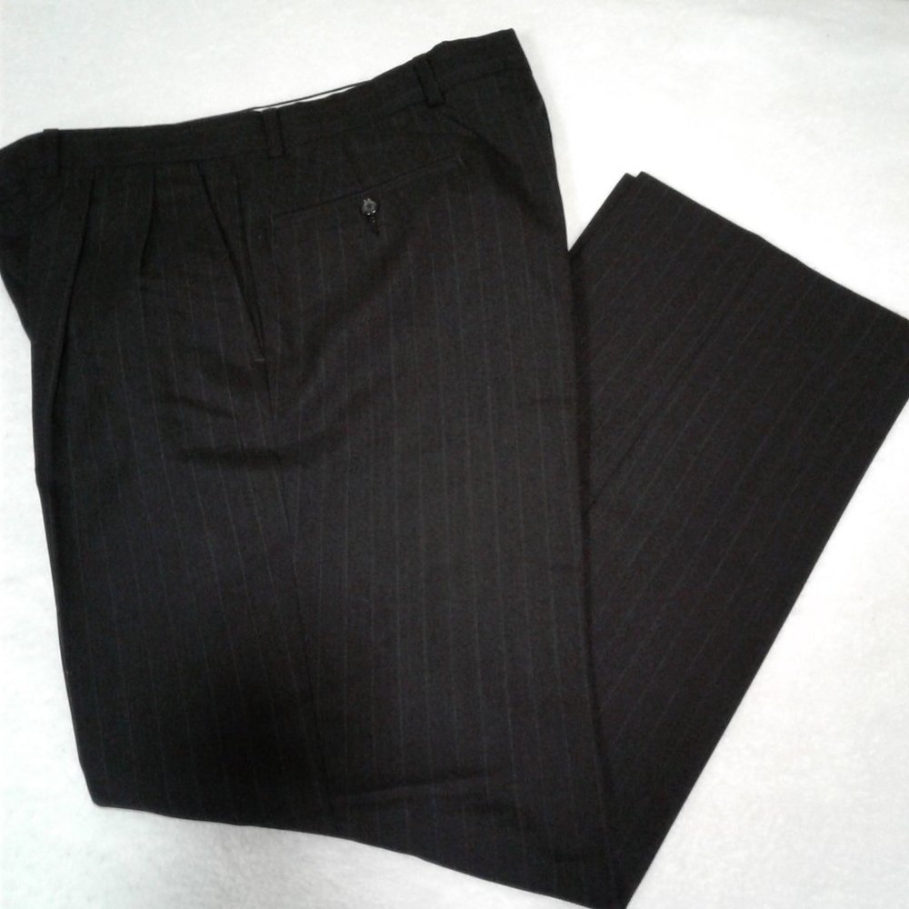 Barrington  Men's  Pleated Front  Black / Striped Pants  Size 34x32